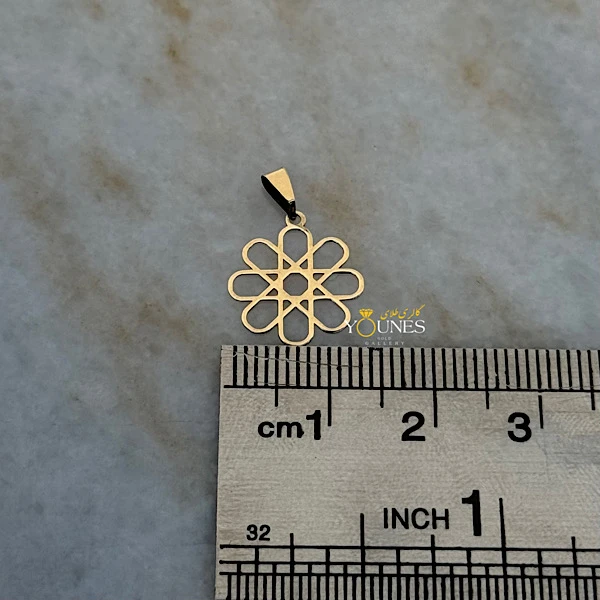 تصویر دوم آویز گل مینیمال طلا لیزری